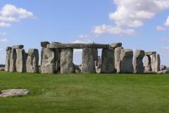 Find on-the-spot pickups with luxury chauffeur-driven AC minivans with Stonehenge tours